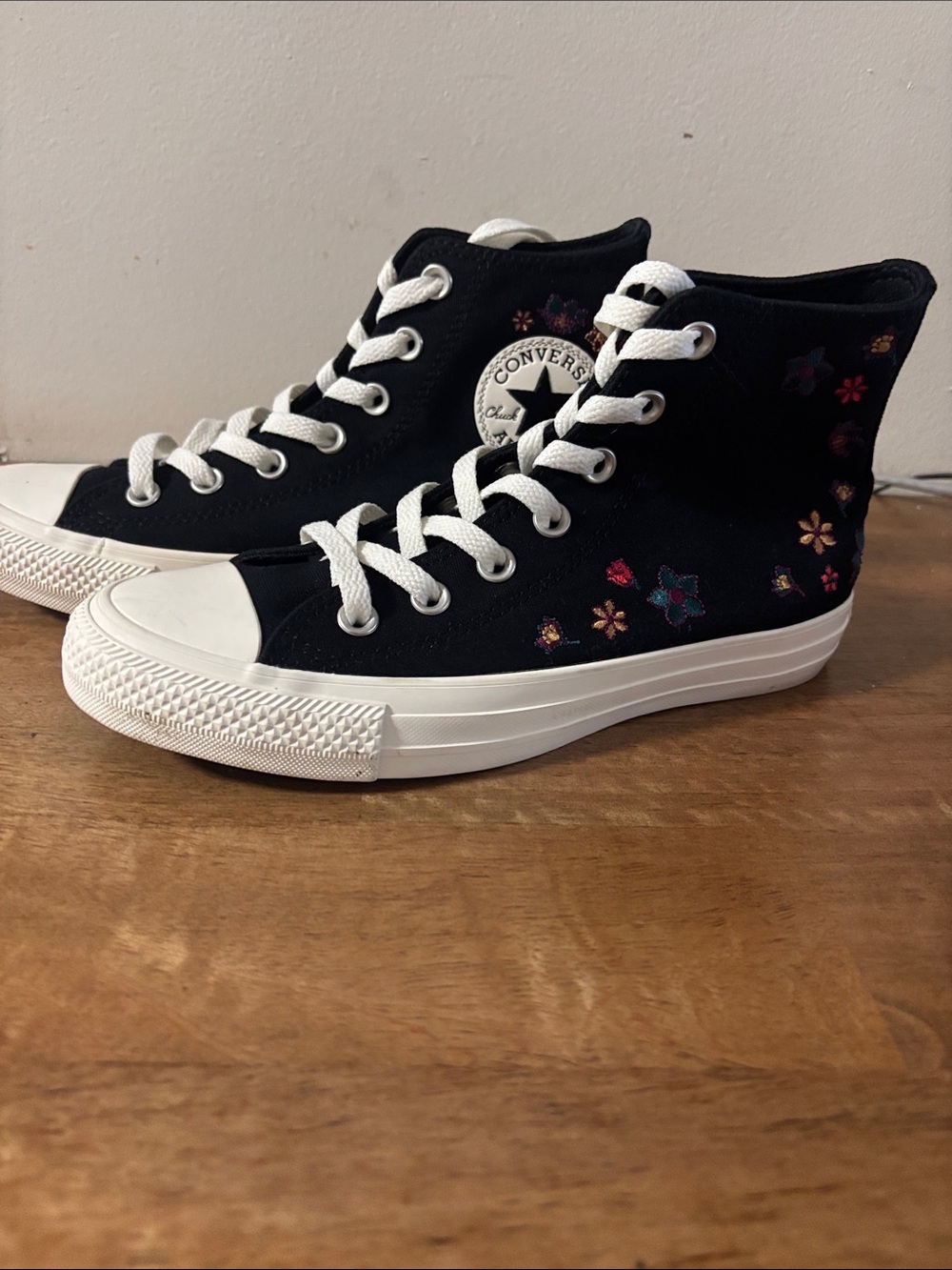 Converse chuck Taylor All stars Black High-Top Sneakers.Size 5 New